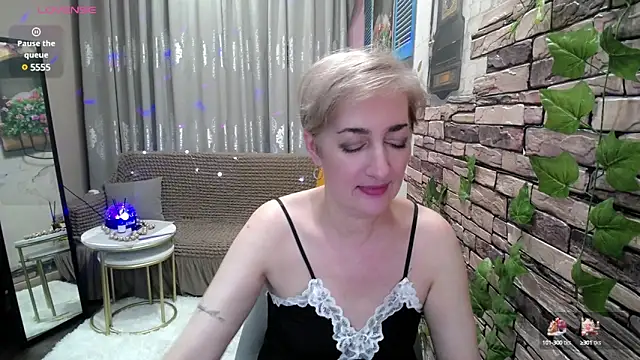 Snapshot of Hot_Girl87 chatting on 02-04-25, 09:41 Hot Girl87 online show from 02-04-25, 09:41