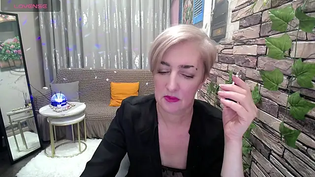 Snapshot of Hot_Girl87 chatting on 02-05-25, 02:26 Hot Girl87 online show from 02-05-25, 02:26