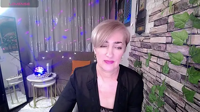 Snapshot of Hot_Girl87 chatting on 02-05-25, 05:31 Hot Girl87 online show from 02-05-25, 05:31