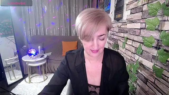 Snapshot of Hot_Girl87 chatting on 02-05-25, 08:35 Hot Girl87 online show from 02-05-25, 08:35