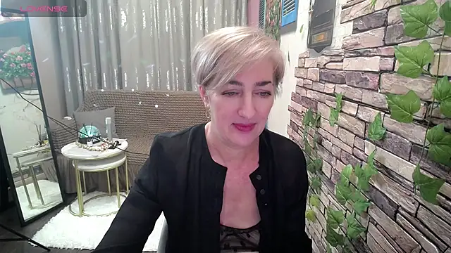 Snapshot of Hot_Girl87 chatting on 02-05-25, 11:50 Hot Girl87 online show from 02-05-25, 11:50