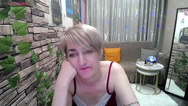 Snapshot of Hot_Girl87 chatting on 02-08-25, 09:04 Hot Girl87 online show from 02-08-25, 09:04