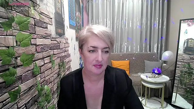 Snapshot of Hot_Girl87 chatting on 02-09-25, 02:40 Hot Girl87 online show from 02-09-25, 02:40