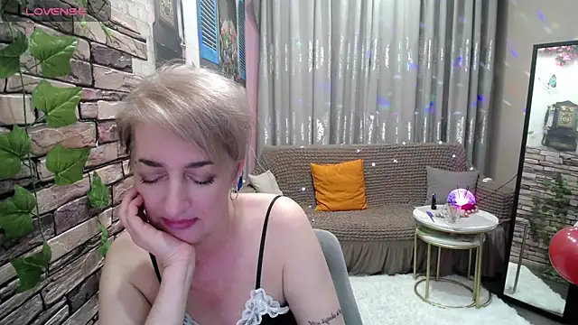 Snapshot of Hot_Girl87 chatting on 02-10-25, 12:41 Hot Girl87 online show from 02-10-25, 12:41