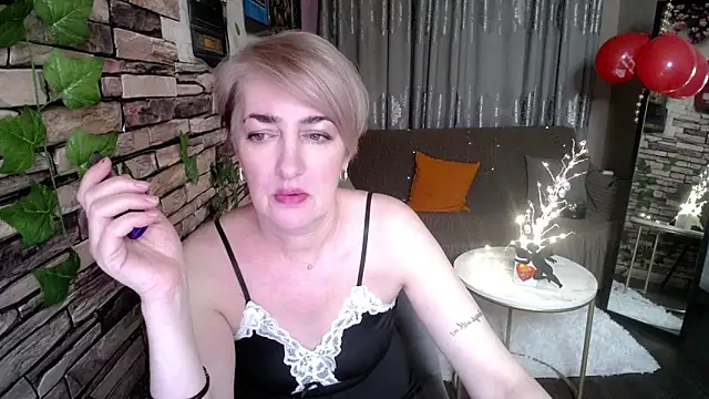 Snapshot of Hot_Girl87 chatting on 02-14-25, 07:54 Hot Girl87 online show from 02-14-25, 07:54