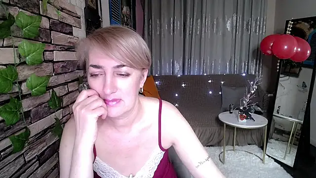 Snapshot of Hot_Girl87 chatting on 02-16-25, 01:14 Hot Girl87 online show from 02-16-25, 01:14