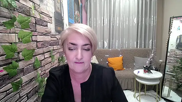 Snapshot of Hot_Girl87 chatting on 02-23-25, 02:57 Hot Girl87 online show from 02-23-25, 02:57