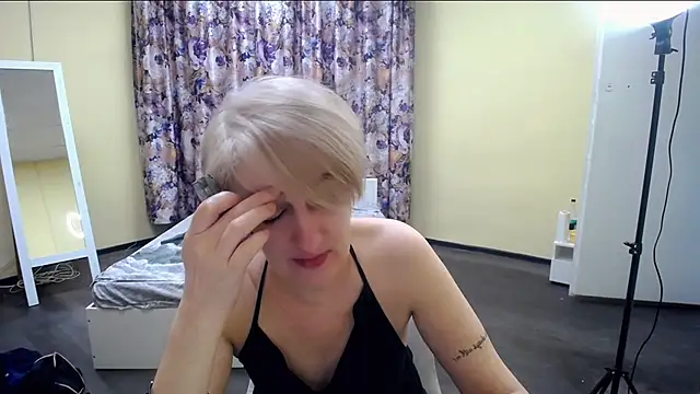 Snapshot of Hot_Girl87 chatting on 03-04-25, 10:38 Hot Girl87 online show from 03-04-25, 10:38