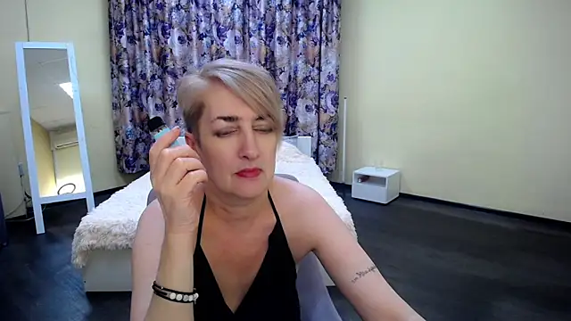 Snapshot of Hot_Girl87 chatting on 03-10-25, 08:01 Hot Girl87 online show from 03-10-25, 08:01