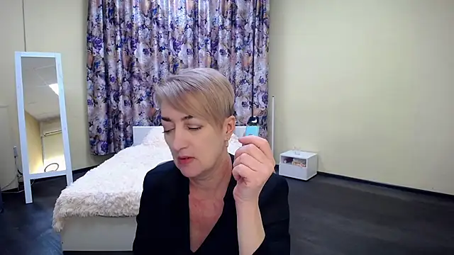 Snapshot of Hot_Girl87 chatting on 03-10-25, 11:38 Hot Girl87 online show from 03-10-25, 11:38