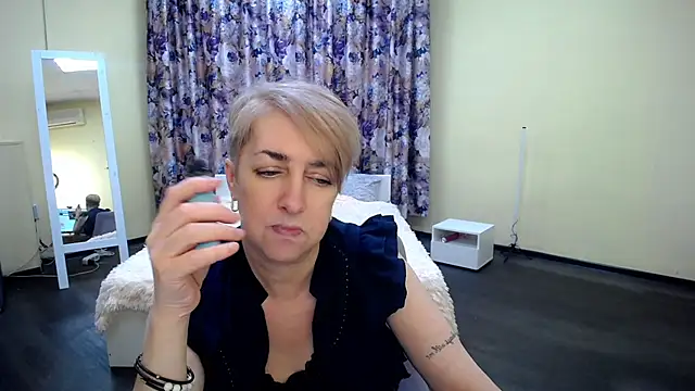 Snapshot of Hot_Girl87 chatting on 03-13-25, 11:27 Hot Girl87 online show from 03-13-25, 11:27