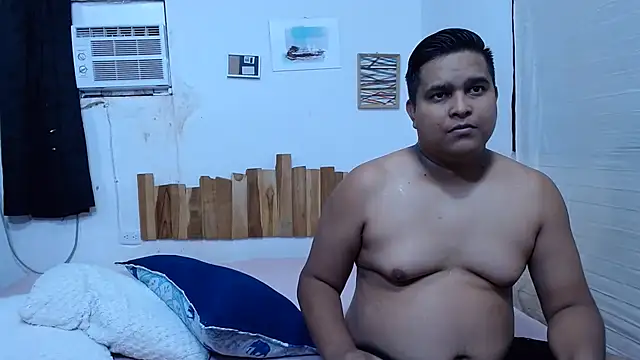 Snapshot of lucasandSofi chatting on 06-21-26, 01:41 lucasandSofi online show from 06-21-26, 01:41