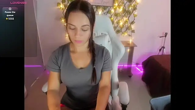 Snapshot of Sara_lopez_28 chatting on 09-10-25, 02:39 Sara lopez 28 online show from 09-10-25, 02:39