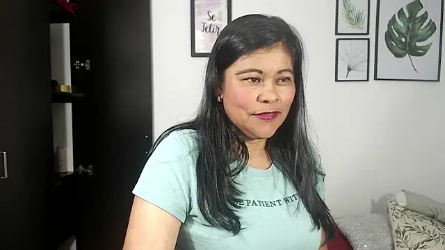 Snapshot of viki_mom chatting on 12-29-24, 03:22 viki mom online show from 12-29-24, 03:22