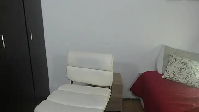 Snapshot of viki_mom chatting on 01-20-25, 03:26 viki mom online show from 01-20-25, 03:26