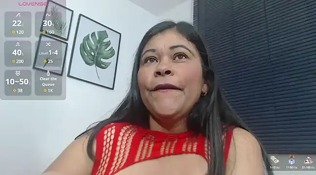 Snapshot of viki_mom chatting on 02-16-25, 01:03 viki mom online show from 02-16-25, 01:03