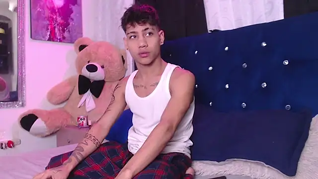 Sexys Boys Hot1 online show from 09-21-25, 01:18