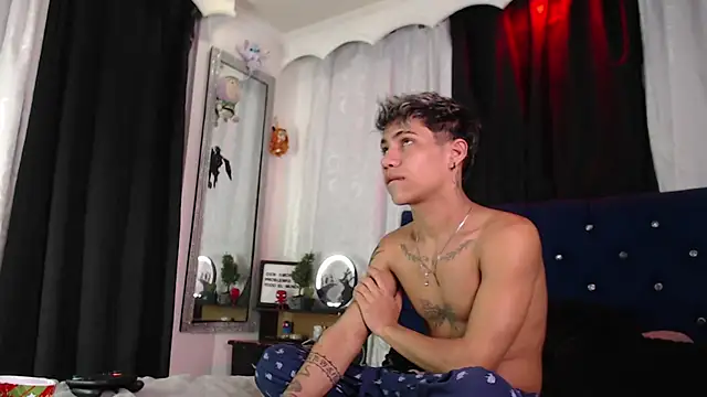 Snapshot of Sexys_Boys_Hot1 chatting on 06-30-26, 01:06 Sexys Boys Hot1 online show from 06-30-26, 01:06