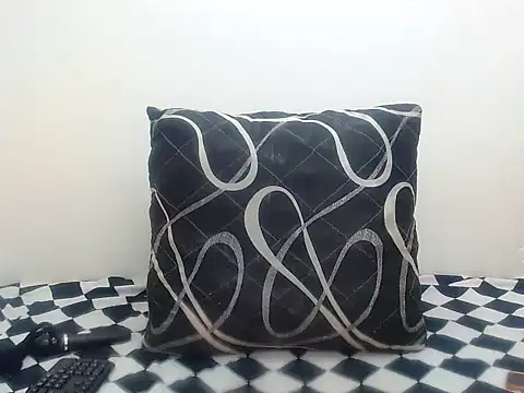 Snapshot of DarkGorgeous chatting on 05-12-26, 12:35 DarkGorgeous online show from 05-12-26, 12:35