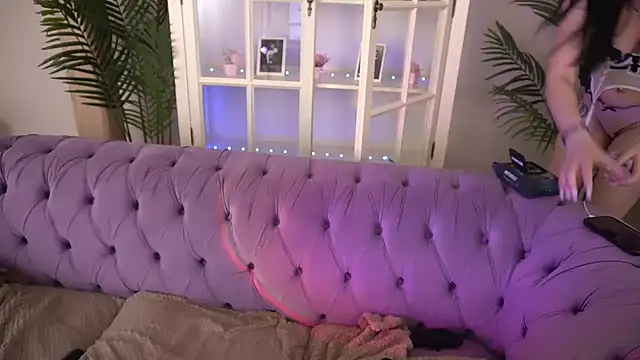 Snapshot of NikkiGoldSide chatting on 06-22-26, 05:54 NikkiGoldSide online show from 06-22-26, 05:54