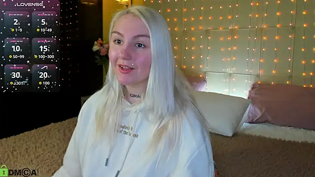 Snapshot of Debbie_Taylor chatting on 05-18-26, 04:46 Debbie Taylor online show from 05-18-26, 04:46