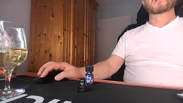 Snapshot of Tom_PP_cgn chatting on 04-06-26, 04:46 Tom PP cgn online show from 04-06-26, 04:46