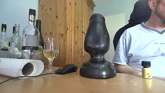 Snapshot of Tom_PP_cgn chatting on 05-14-26, 02:35 Tom PP cgn online show from 05-14-26, 02:35