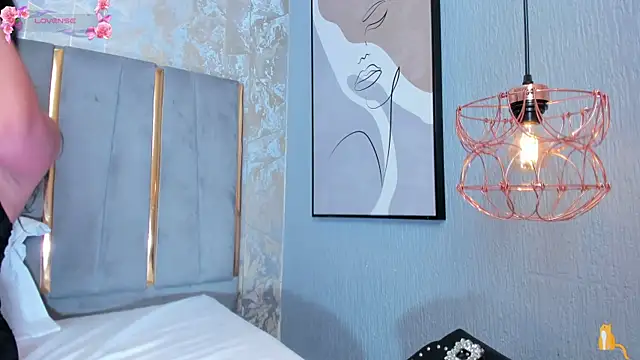 KimDevinne online show from 01-18-26, 03:10