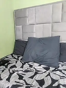 ThickPearlx23 online show from 11-28-25, 01:03