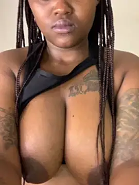 Snapshot of ThickPearlx23 chatting on 07-07-26, 07:23 ThickPearlx23 online show from 07-07-26, 07:23