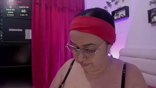 Gia Nahomi online show from 10-23-25, 09:35