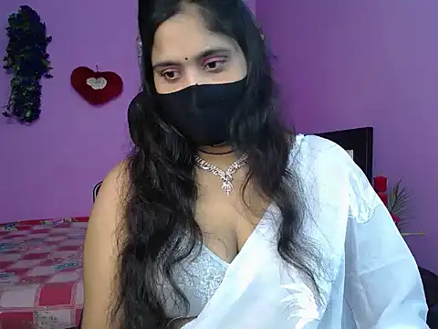 Hot Maleka online show from 05-17-26, 04:47