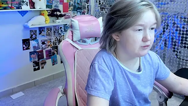 Sara Robinson online show from 04-03-26, 03:04