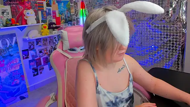 Sara Robinson online show from 04-07-26, 03:18