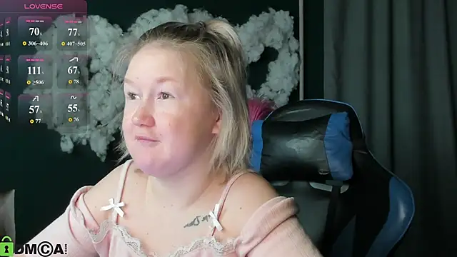 Snapshot of Sara_Robinson chatting on 06-18-26, 03:07 Sara Robinson online show from 06-18-26, 03:07