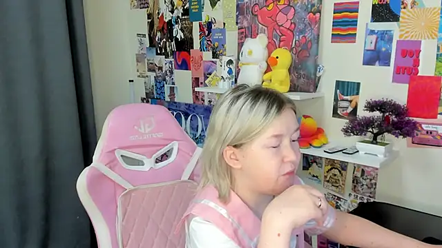 Snapshot of Sara_Robinson chatting on 07-02-26, 02:55 Sara Robinson online show from 07-02-26, 02:55