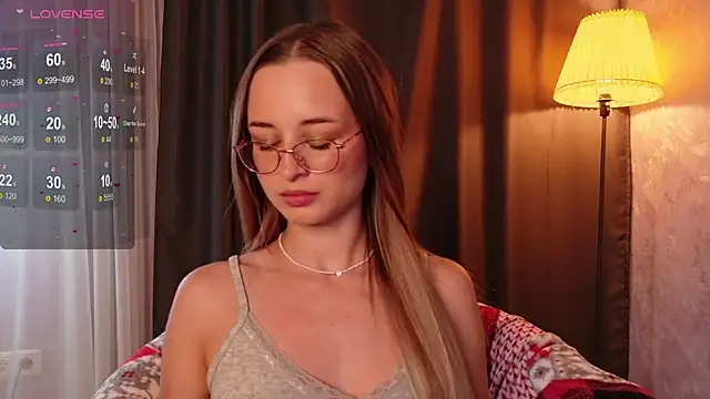 Tiffanyhunt online show from 12-15-25, 03:05