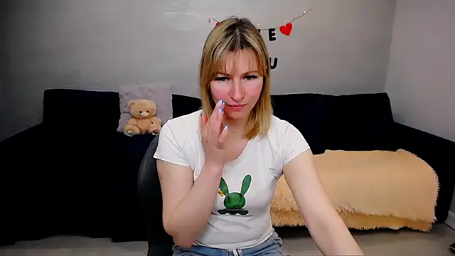 Incredible Ariela online show from 05-10-26, 09:03