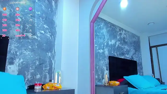 Snapshot of AuroraRojas chatting on 01-18-25, 12:13 AuroraRojas online show from 01-18-25, 12:13