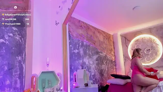 Snapshot of AuroraRojas chatting on 03-08-25, 06:21 AuroraRojas online show from 03-08-25, 06:21