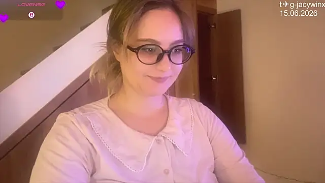Snapshot of JacyWinslat chatting on 06-15-26, 08:49 JacyWinslat online show from 06-15-26, 08:49