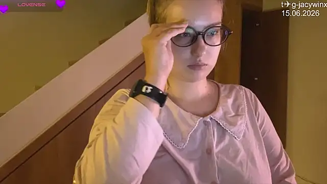 Snapshot of JacyWinslat chatting on 06-15-26, 09:28 JacyWinslat online show from 06-15-26, 09:28