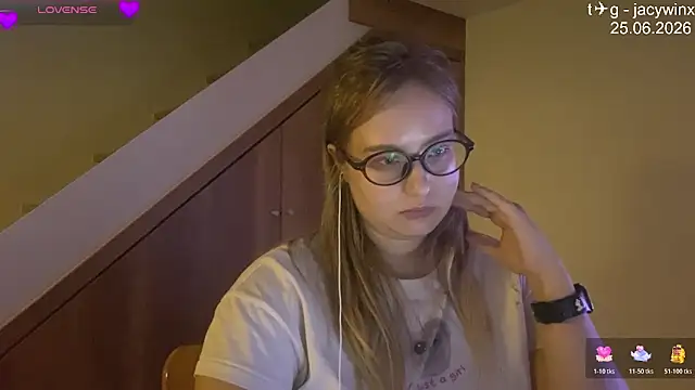 Snapshot of JacyWinslat chatting on 06-25-26, 01:04 JacyWinslat online show from 06-25-26, 01:04
