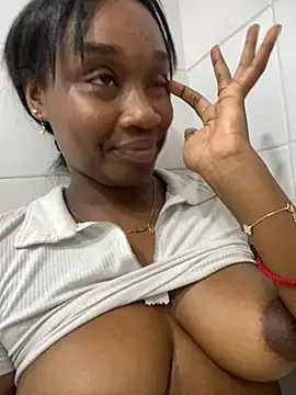 Snapshot of EscorpiLeoncita chatting on 02-20-25, 04:28 EscorpiLeoncita online show from 02-20-25, 04:28