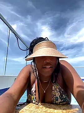 Snapshot of EscorpiLeoncita chatting on 11-19-25, 04:40 EscorpiLeoncita online show from 11-19-25, 04:40