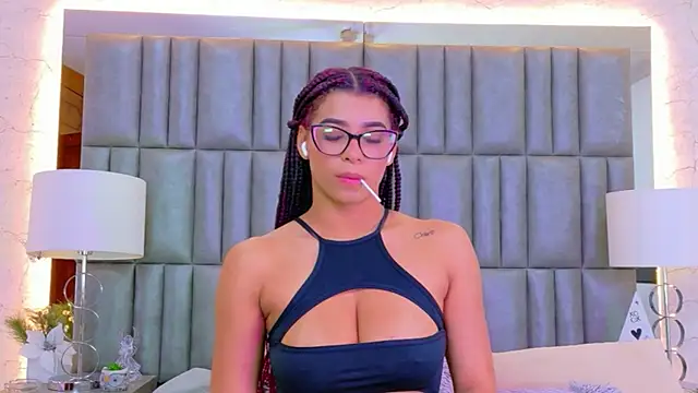 Snapshot of TiaraRosse chatting on 06-20-26, 04:10 TiaraRosse online show from 06-20-26, 04:10
