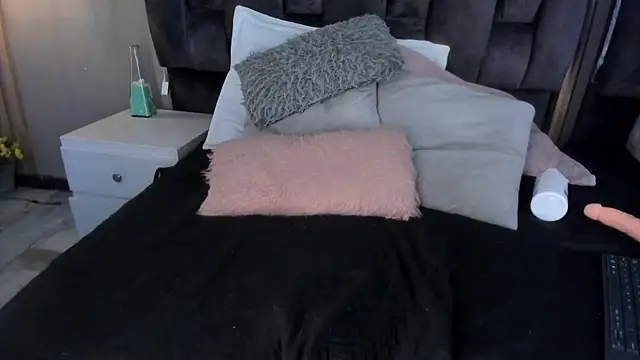 estefania  gomez online show from 03-05-25, 12:27