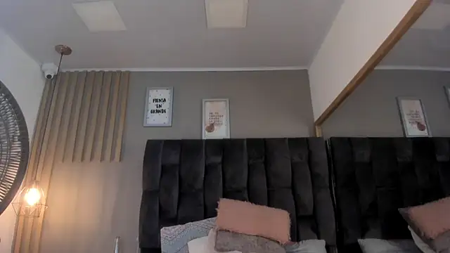 estefania  gomez online show from 03-12-25, 09:03