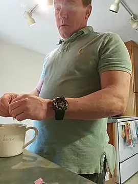 Bigtater1999 online show from 04-11-26, 09:19