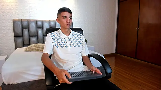 Aaron Scoot online show from 03-19-26, 09:19